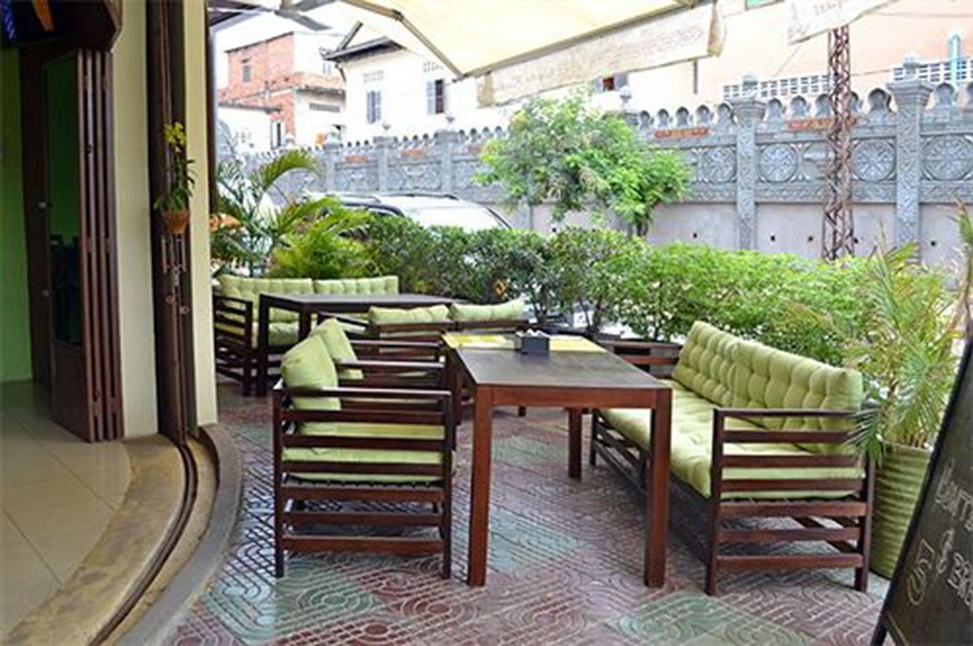 Cyclo Hotel-Bar-Restaurant Phnom Penh Dış mekan fotoğraf