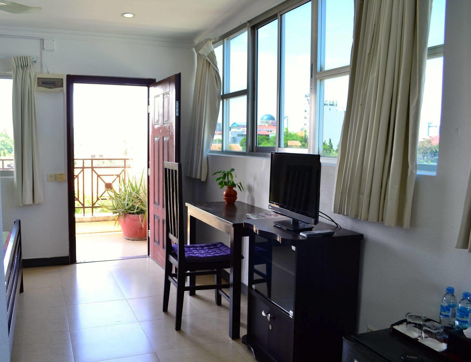 Cyclo Hotel-Bar-Restaurant Phnom Penh Dış mekan fotoğraf