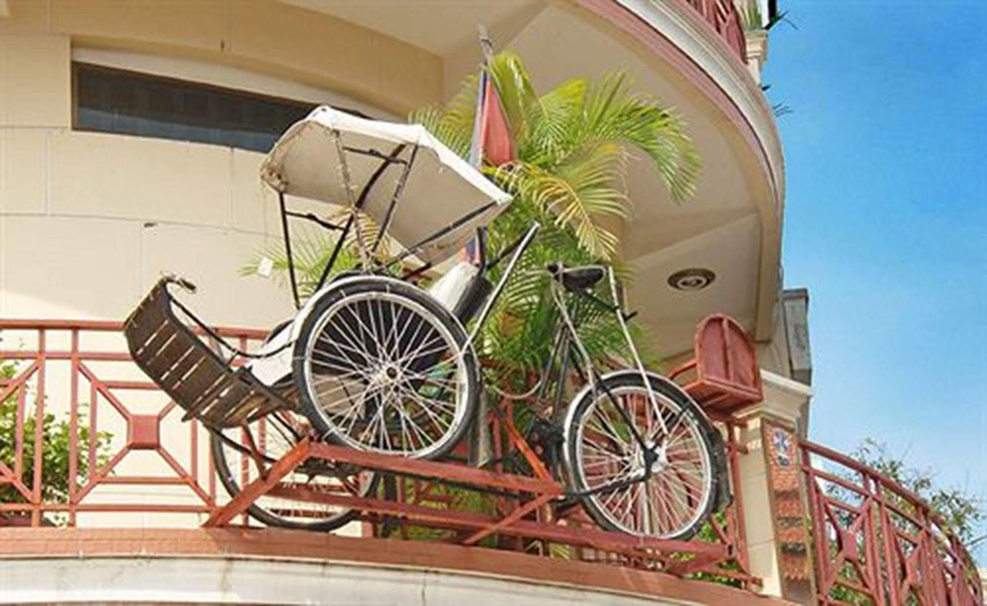 Cyclo Hotel-Bar-Restaurant Phnom Penh Dış mekan fotoğraf